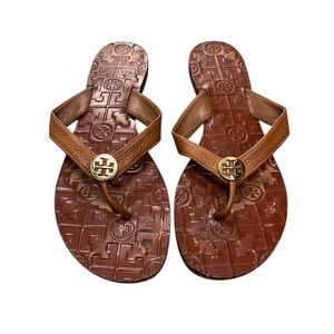 Tory Burch Thora Flat Leather Thong Sandals Royal Tan / Logo Gold Size 10 M